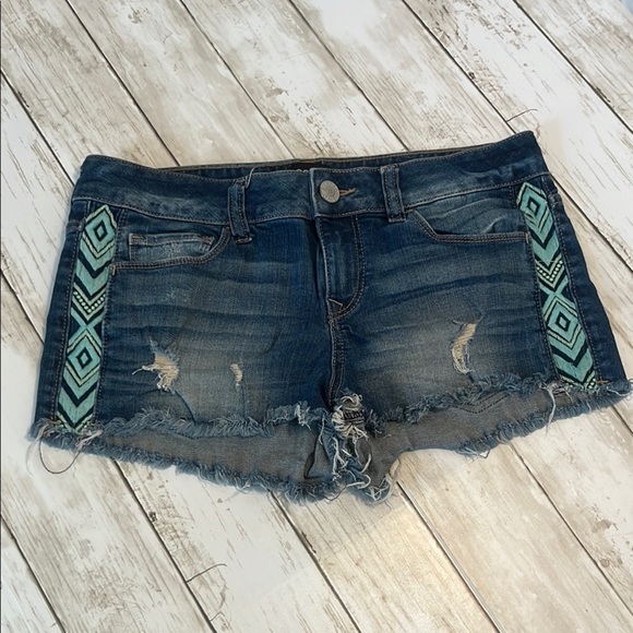 Express Womens 6 Turquoise Tribal Embroidered Side Accented Fringe Jean Shorts - Picture 2 of 8